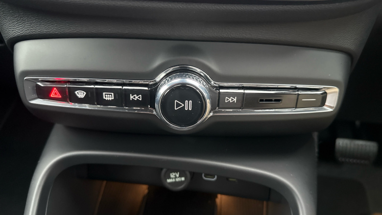 Volvo XC40 2.0 B4P Plus Dark 5dr Auto Petrol Estate